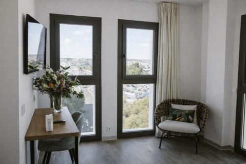 Habitación Doble Deluxe con balcón del hotel Petit Palace Vargas. Foto 3