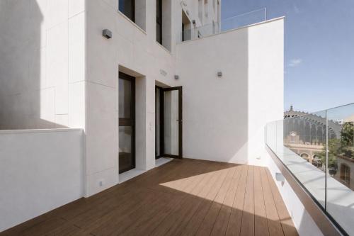 Habitación Doble Deluxe con balcón del hotel Petit Palace Vargas. Foto 4