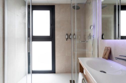 Habitación Doble Superior del hotel Petit Palace Vargas. Foto 5