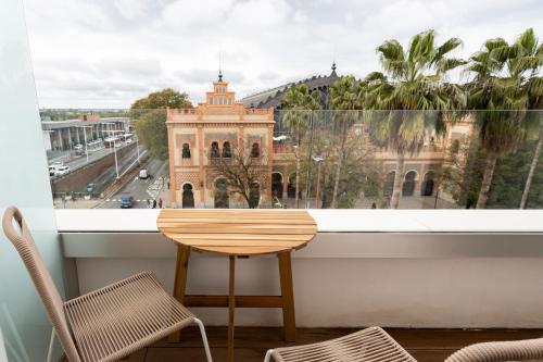 Habitación Doble Deluxe con balcón del hotel Petit Palace Vargas. Foto 1