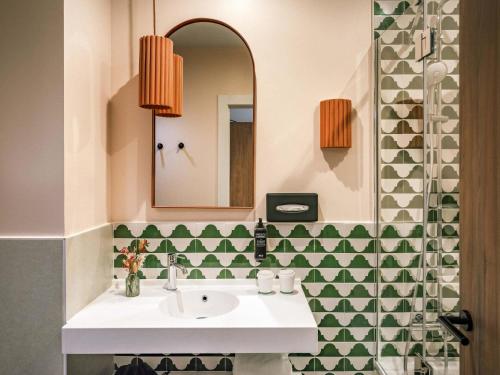 Habitación Doble Estándar - 2 camas del hotel Ibis Styles Sevilla Santa Justa. Foto 1