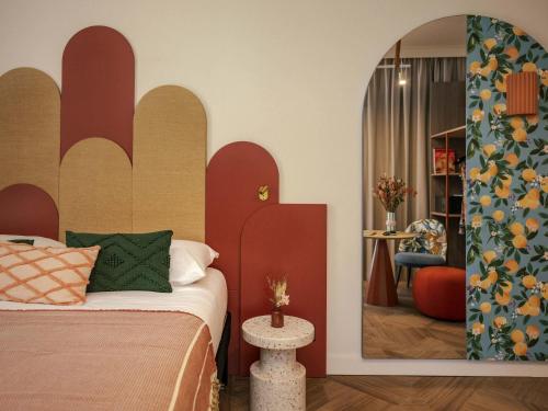 Habitación Superior con cama extragrande del hotel Ibis Styles Sevilla Santa Justa. Foto 1