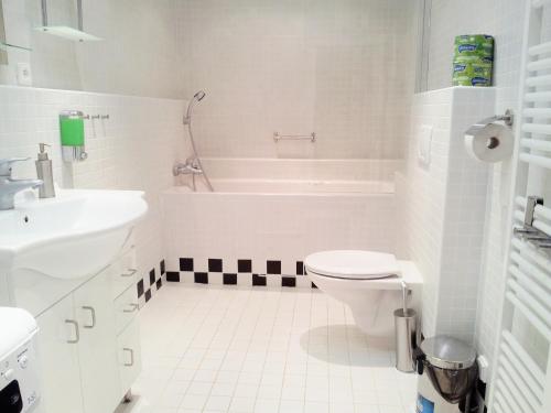 Estudio Con Cocina 1 Cama queen 1 Cama Individual del hotel Selinor Old Town Apartments 4*. Foto 3