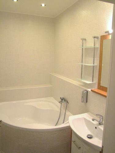 Estudio Con Cocina 1 Cama queen 1 Cama Individual del hotel Selinor Old Town Apartments 4*. Foto 5