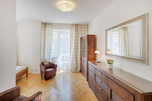 Estudio Con Cocina 1 Cama queen 1 Cama Individual del hotel Selinor Old Town Apartments 4*. Foto 9
