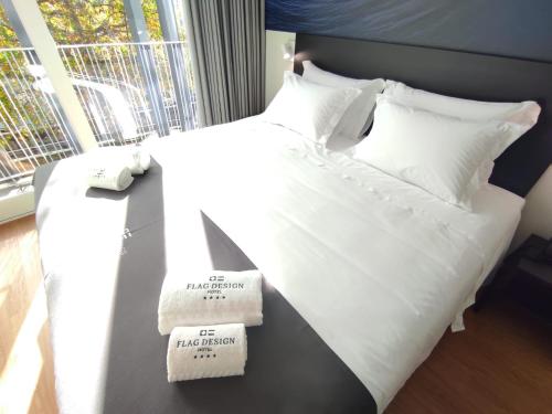 Habitación Doble Deluxe con Balcón del hotel Flag Design