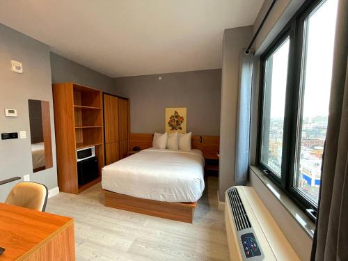 Habitación Doble Estándar con vistas a Manhattan - No fumadores del hotel Liberty View Brooklyn. Foto 1