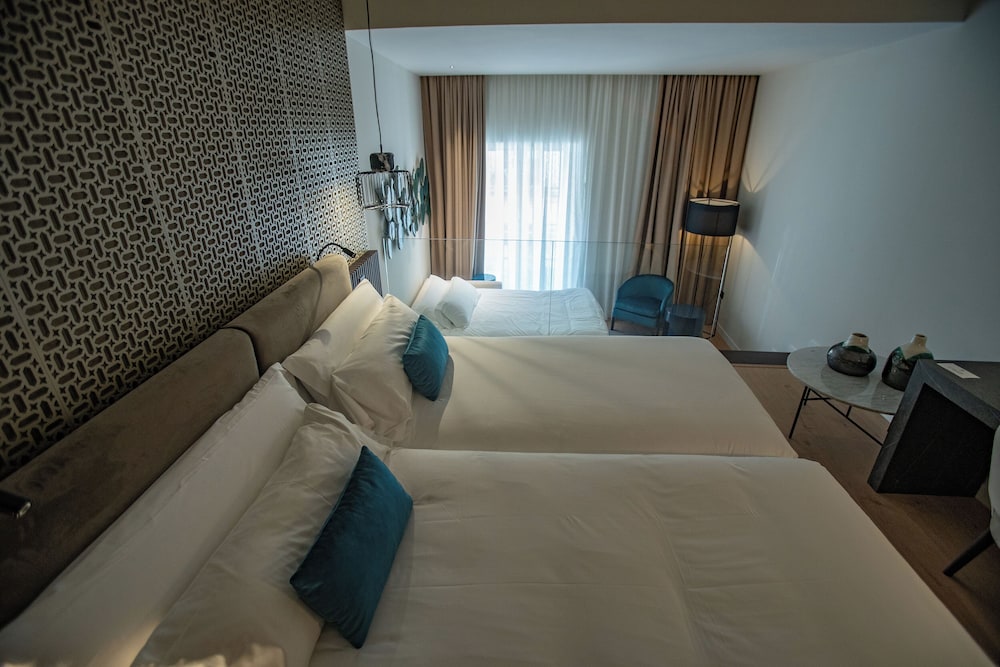 Habitación triple del hotel Soho Boutique Catedral. Foto 1