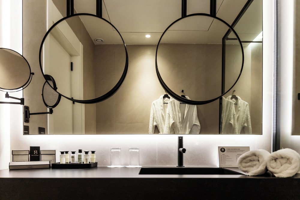 Habitación triple del hotel Soho Boutique Catedral. Foto 4