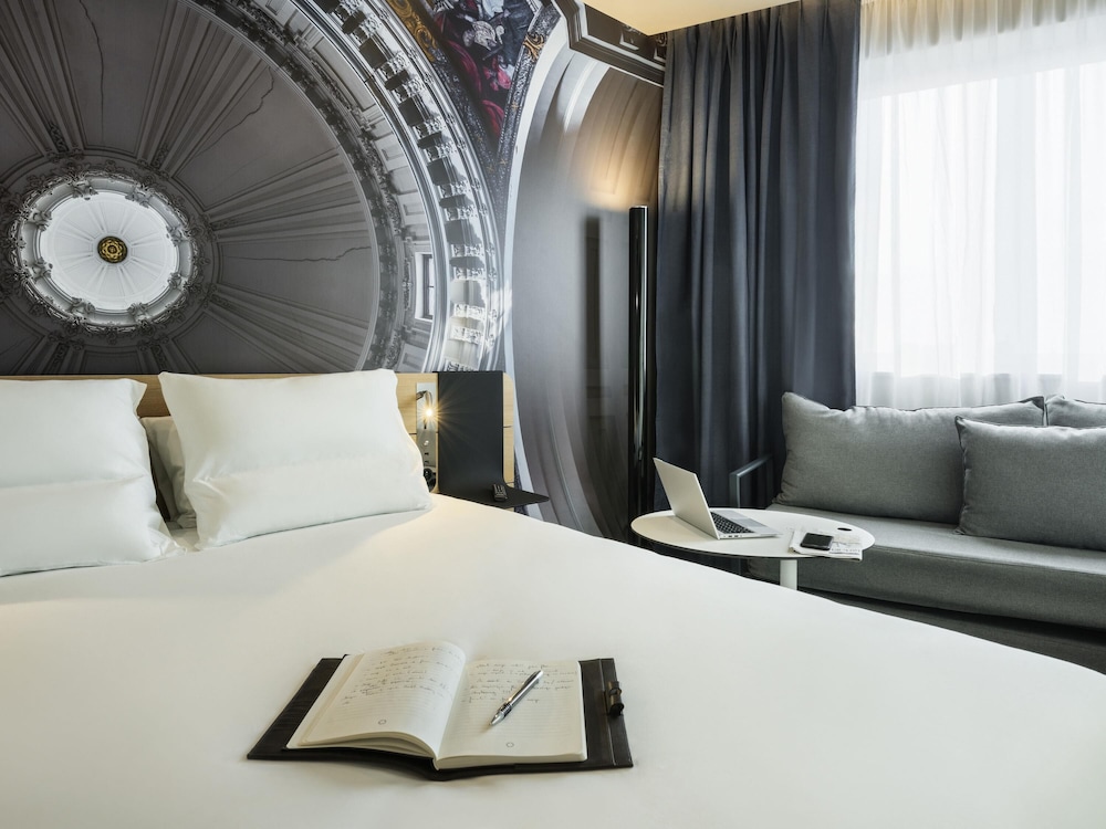 Habitación ejecutiva, 1 cama doble con sofá cama del hotel Novotel Paris 20 Belleville. Foto 1