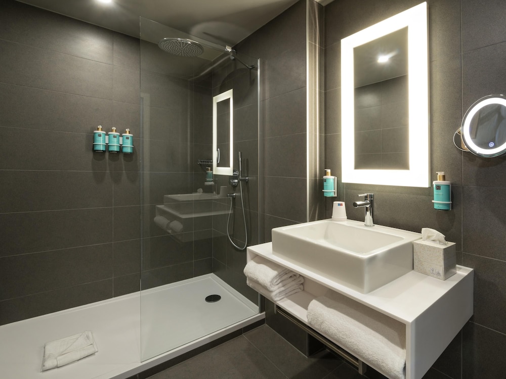 Habitación ejecutiva, 1 cama doble con sofá cama del hotel Novotel Paris 20 Belleville. Foto 4