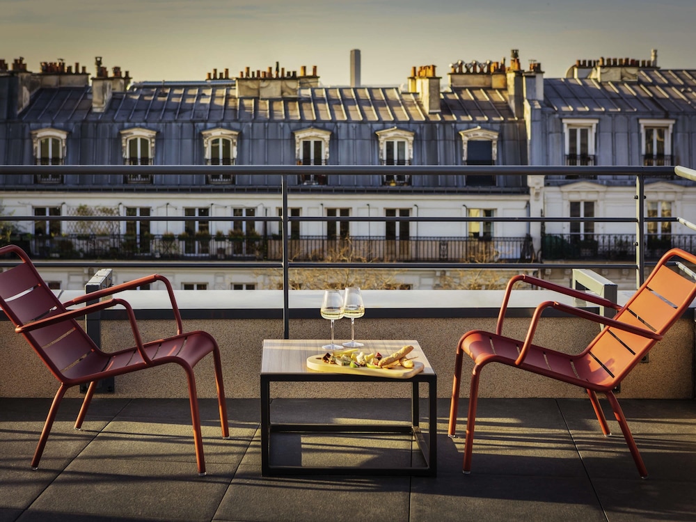 Habitación superior, 1 cama doble, balcón (Paris rooftops view) del hotel Novotel Paris 20 Belleville