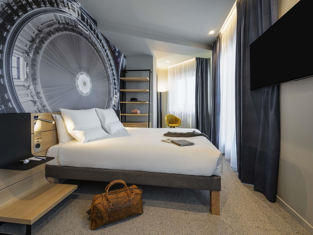 Habitación superior, 1 cama doble, balcón (Paris rooftops view) del hotel Novotel Paris 20 Belleville. Foto 4