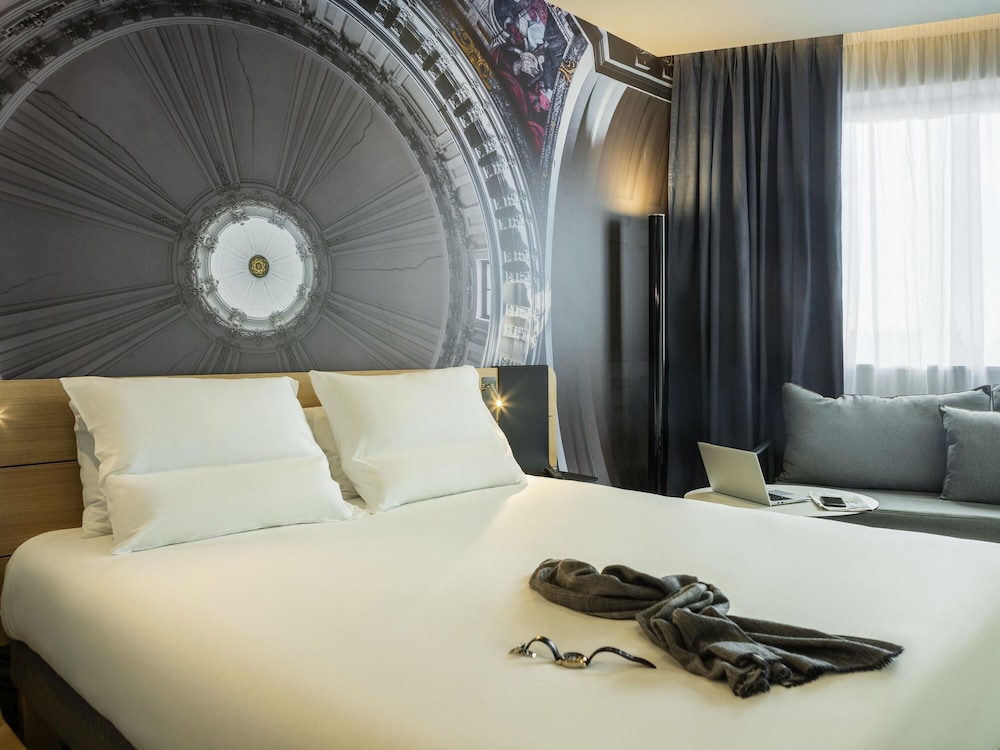 Habitación superior, 1 cama doble con sofá cama del hotel Novotel Paris 20 Belleville