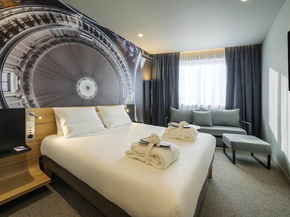 Habitación ejecutiva, 1 cama doble con sofá cama del hotel Novotel Paris 20 Belleville. Foto 5