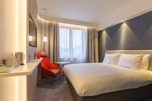 Habitación Estándar con cama grande del hotel Holiday Inn Express Brussels - Grand-place, An Ihg. Foto 10