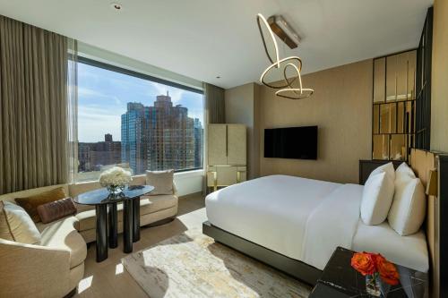 Manhattan King Room with Roll - In Shower - High Floor - Mobility Accessible del hotel The Ritz-Carlton New York, NoMad. Foto 2