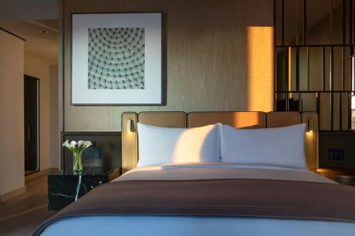 Liberty One - Bedroom King Suite with Sofa Bed and Roll - In Shower - High Floor/Mobility/Hearing Accessible del hotel The Ritz-Carlton New York, NoMad. Foto 4