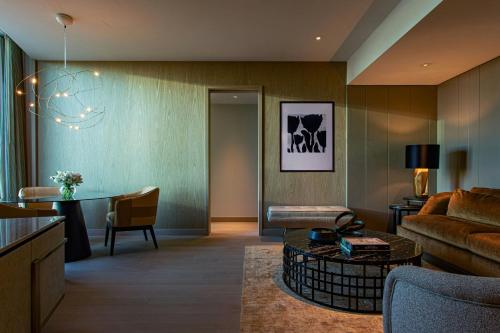 Suite NoMad de 1 dormitorio con cama extragrande - Planta baja del hotel The Ritz-Carlton New York, NoMad. Foto 1