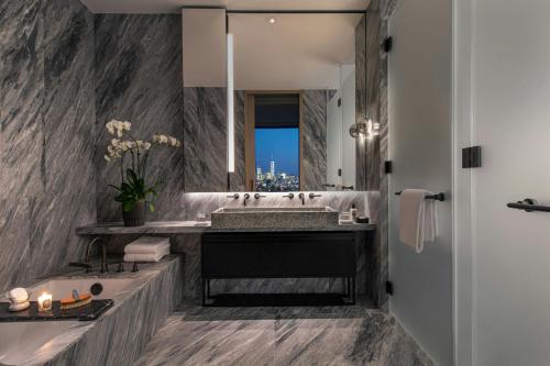 Fifth Avenue Two - Bedroom Penthouse with Downtown View del hotel The Ritz-Carlton New York, NoMad. Foto 9