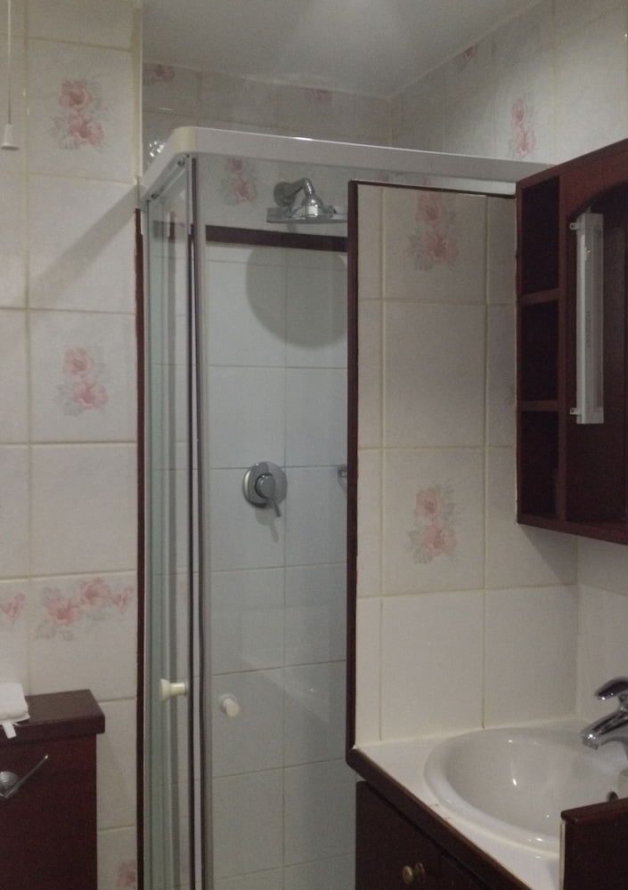 Habitación estándar con 2 camas individuales, 2 camas individuales del hotel London Continental. Foto 3