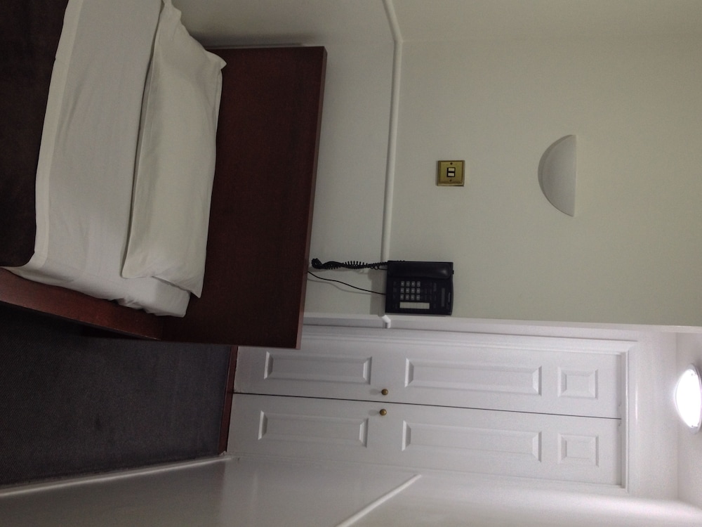 Habitación individual estándar, 1 cama individual, baño privado del hotel London Continental. Foto 1
