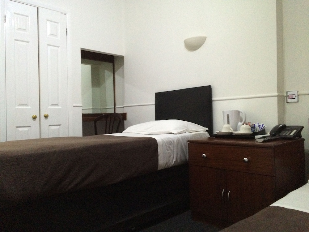 Habitación triple estándar, 1 habitación del hotel London Continental. Foto 1