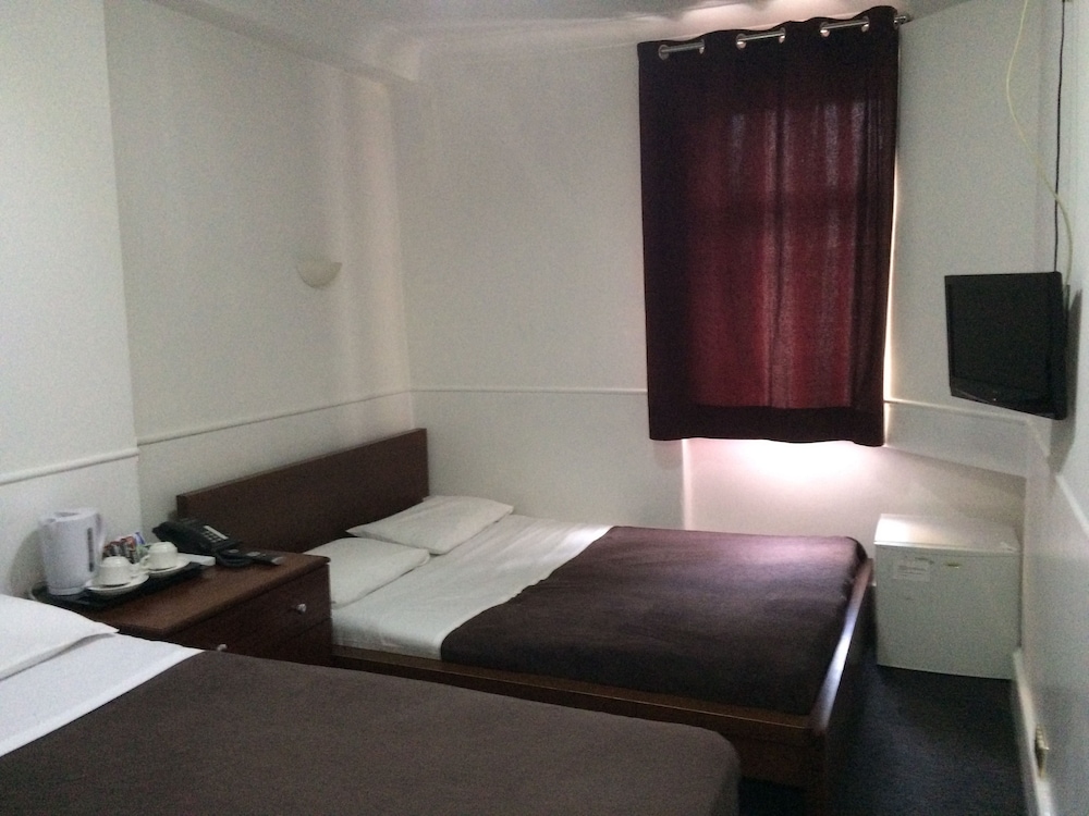 Habitación triple estándar, 1 habitación del hotel London Continental. Foto 3