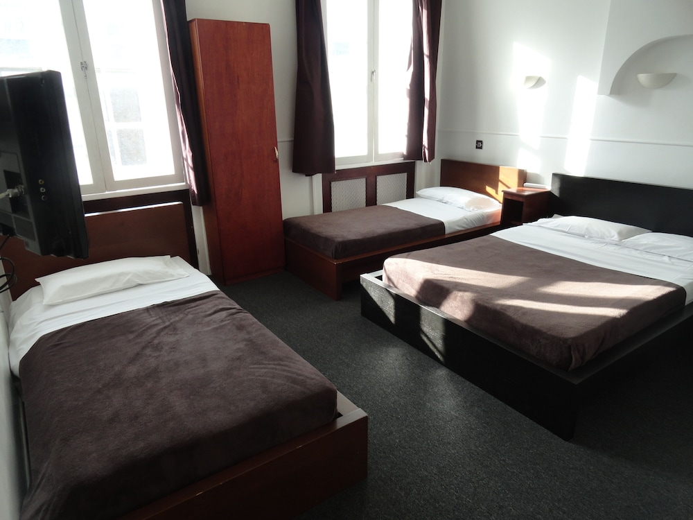 Habitación cuádruple estándar, 1 habitación del hotel London Continental