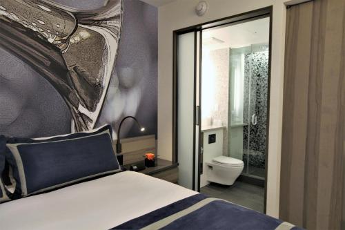 Habitación Superior con cama extragrande del hotel Carnegie. Foto 4