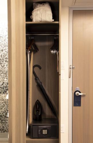 Habitación Superior con cama extragrande del hotel Carnegie. Foto 10