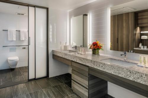 Suite Junior Superior con cama extragrande del hotel Carnegie. Foto 4