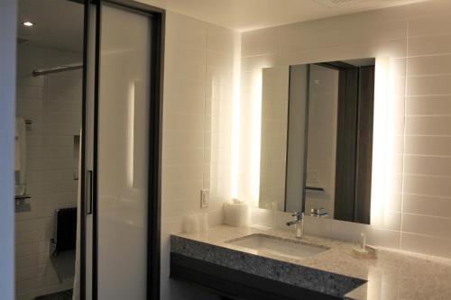 Suite Junior Superior con cama grande del hotel Carnegie. Foto 1