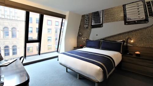 Suite Junior Superior con cama grande del hotel Carnegie. Foto 3