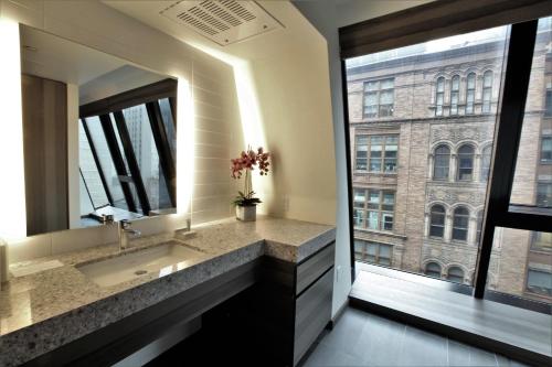 Suite Junior Superior con cama grande del hotel Carnegie. Foto 4