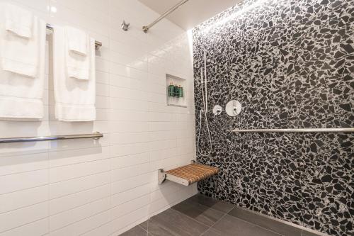 Suite Junior Superior con cama grande del hotel Carnegie. Foto 12