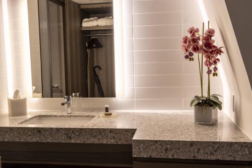 Suite Junior Superior con cama grande del hotel Carnegie. Foto 16