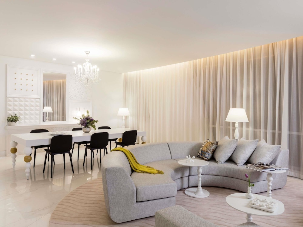 Suite Skyline con dos dormitorios y 2 camas king size del hotel Mondrian Doha