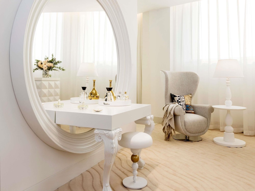 Suite Skyline con dos dormitorios y 2 camas king size del hotel Mondrian Doha. Foto 4