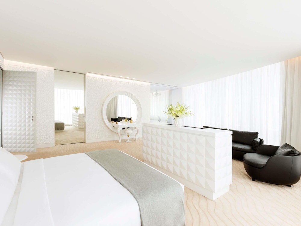 Suite Opal de dos dormitorios con 2 camas king size del hotel Mondrian Doha. Foto 5