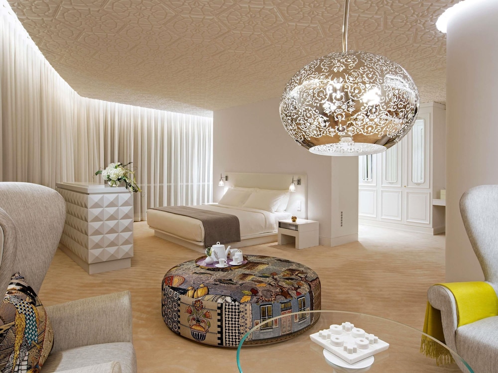 Mondrian Sky House de tres dormitorios con 2 camas king size y 1 cama doble del hotel Mondrian Doha. Foto 8