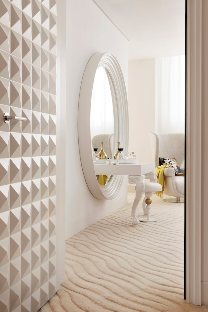 Habitación Signature con 2 camas dobles del hotel Mondrian Doha. Foto 2