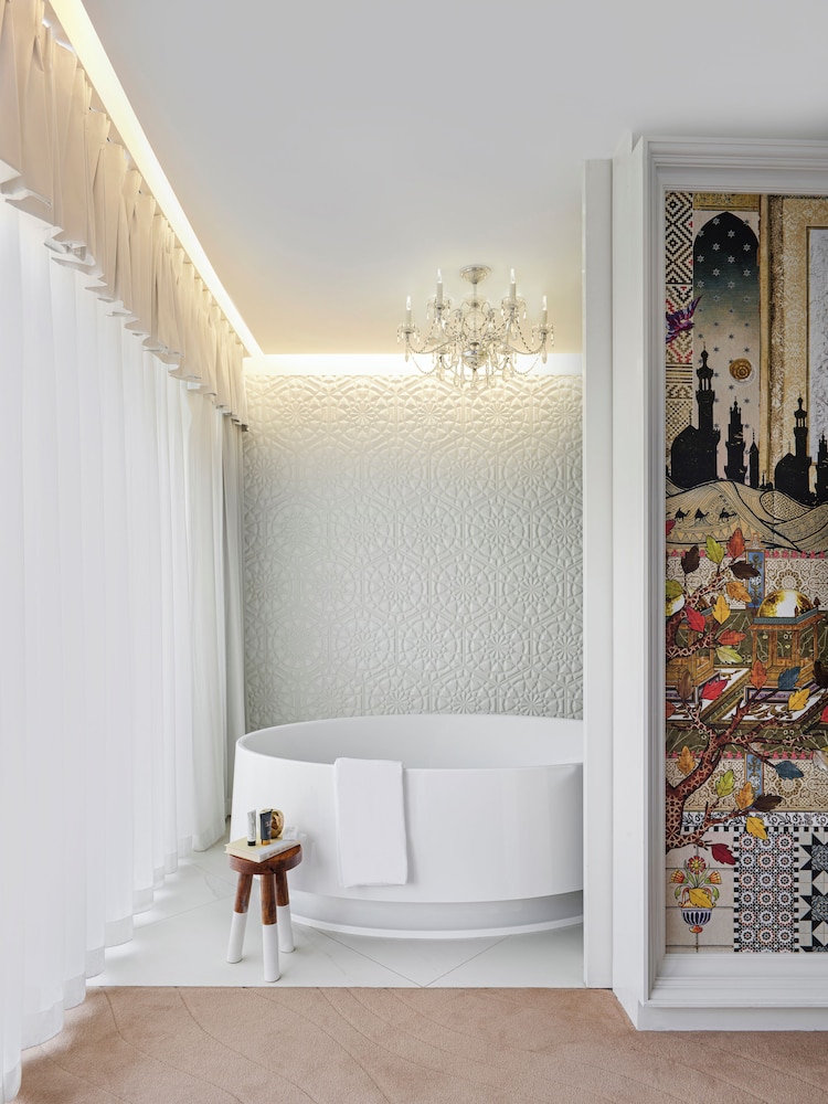 Habitación Signature con 2 camas dobles del hotel Mondrian Doha. Foto 7