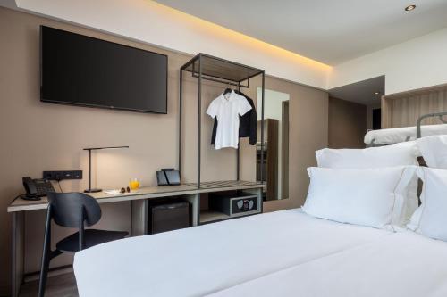 Habitación Familiar con balcón del hotel Casual Kubic Athens. Foto 8