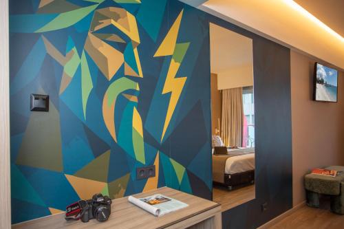 Habitaciones dobles comunicadas con 1 o 2 camas y balcón del hotel Casual Kubic Athens. Foto 5