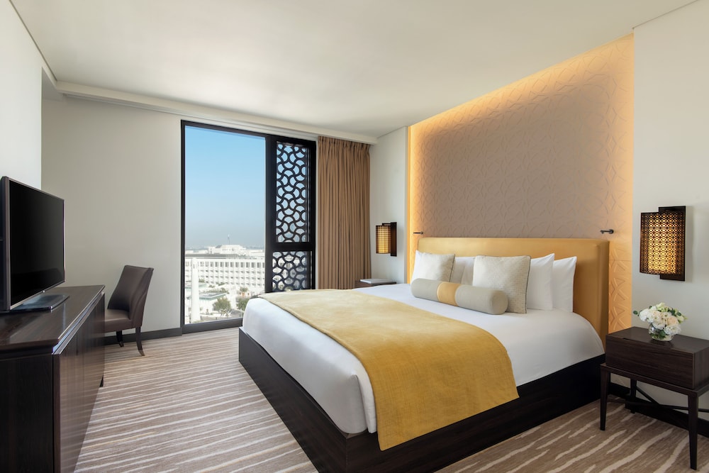 Suite Deluxe, 1 Dormitorio con 1 Cama King Size y Salón del hotel Alwadi Doha - Mgallery. Foto 1