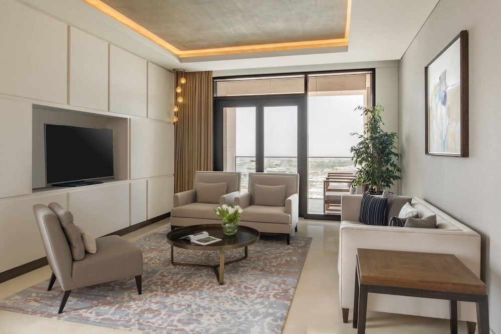 SUITE IMPERIAL, 2 dormitorios, salón independiente, comedor, cocina y 2 terrazas del hotel Alwadi Doha - Mgallery. Foto 3