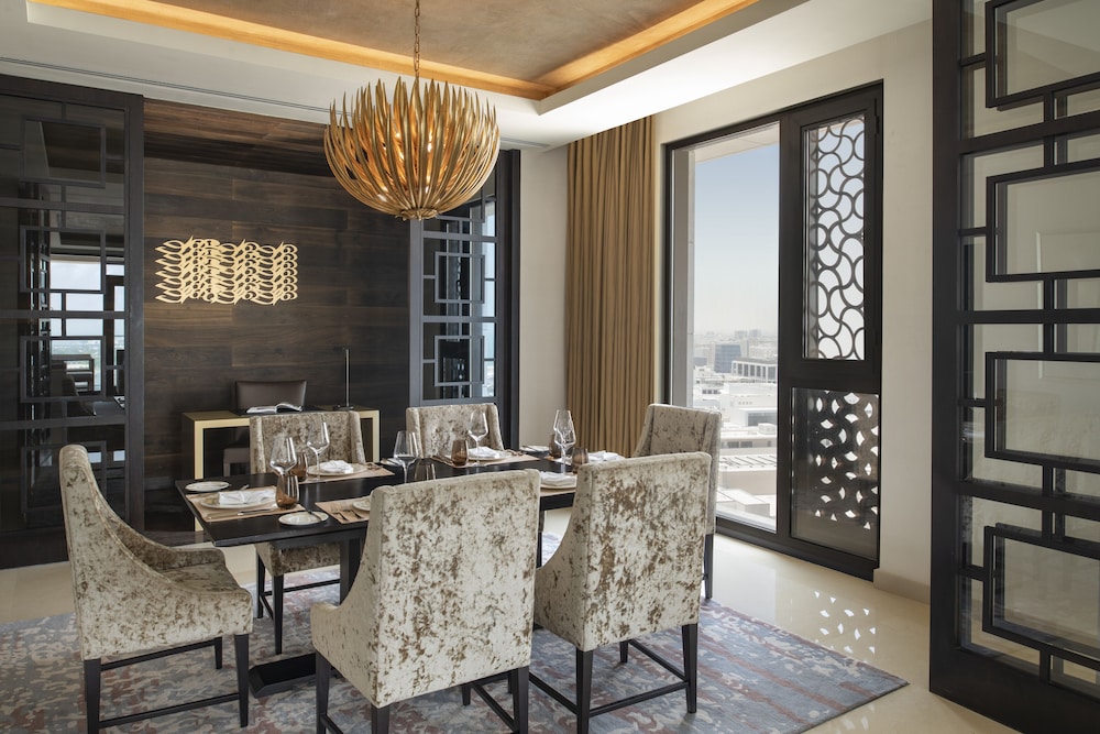 SUITE IMPERIAL, 2 dormitorios, salón independiente, comedor, cocina y 2 terrazas del hotel Alwadi Doha - Mgallery. Foto 4