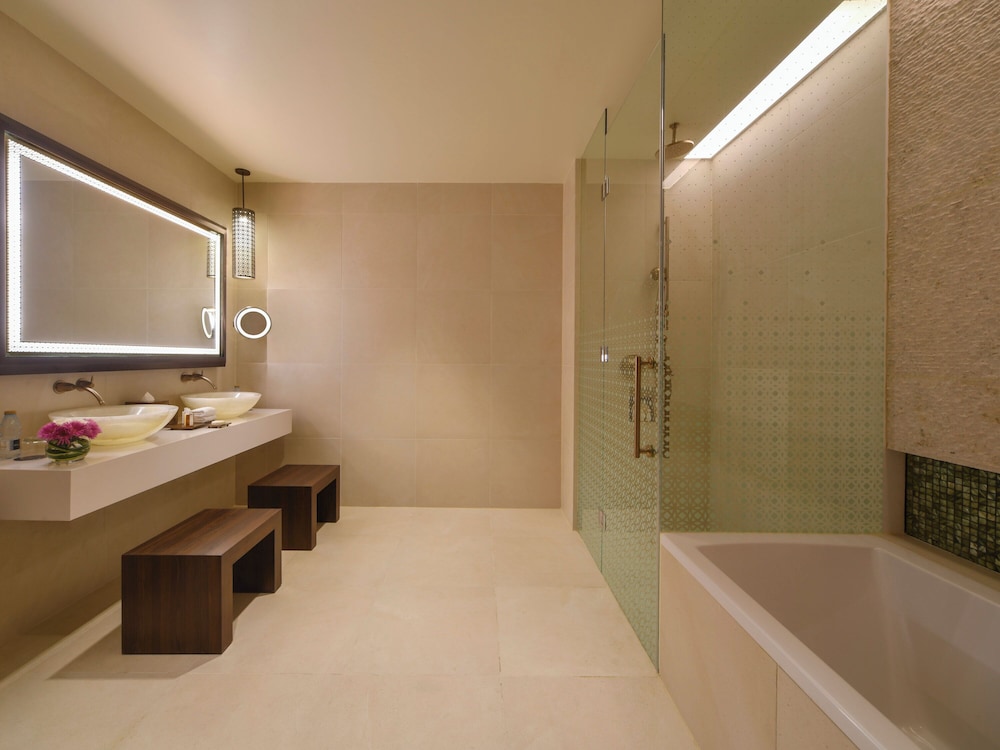 SUITE IMPERIAL, 2 dormitorios, salón independiente, comedor, cocina y 2 terrazas del hotel Alwadi Doha - Mgallery. Foto 17