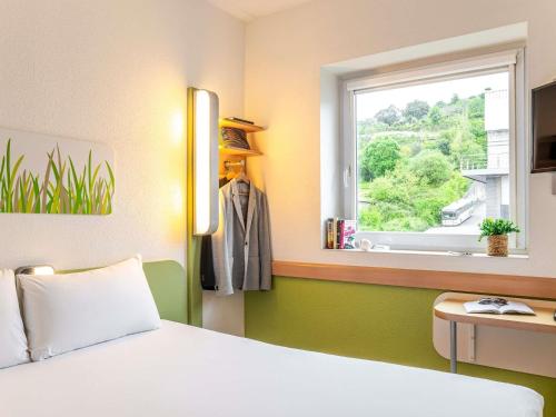 Habitación con cama grande del hotel Ibis Budget Bilbao Barakaldo. Foto 13